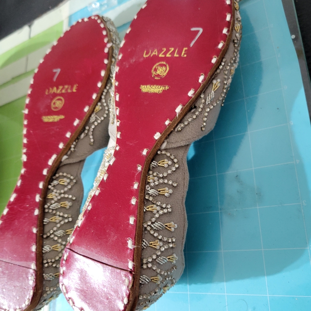 Women's Embellished Gray Flats